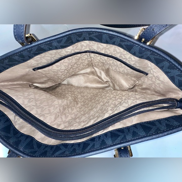 Michael Kors Jet Set Signature Large Tote, Baltic Blue. - Picture 6 of 8